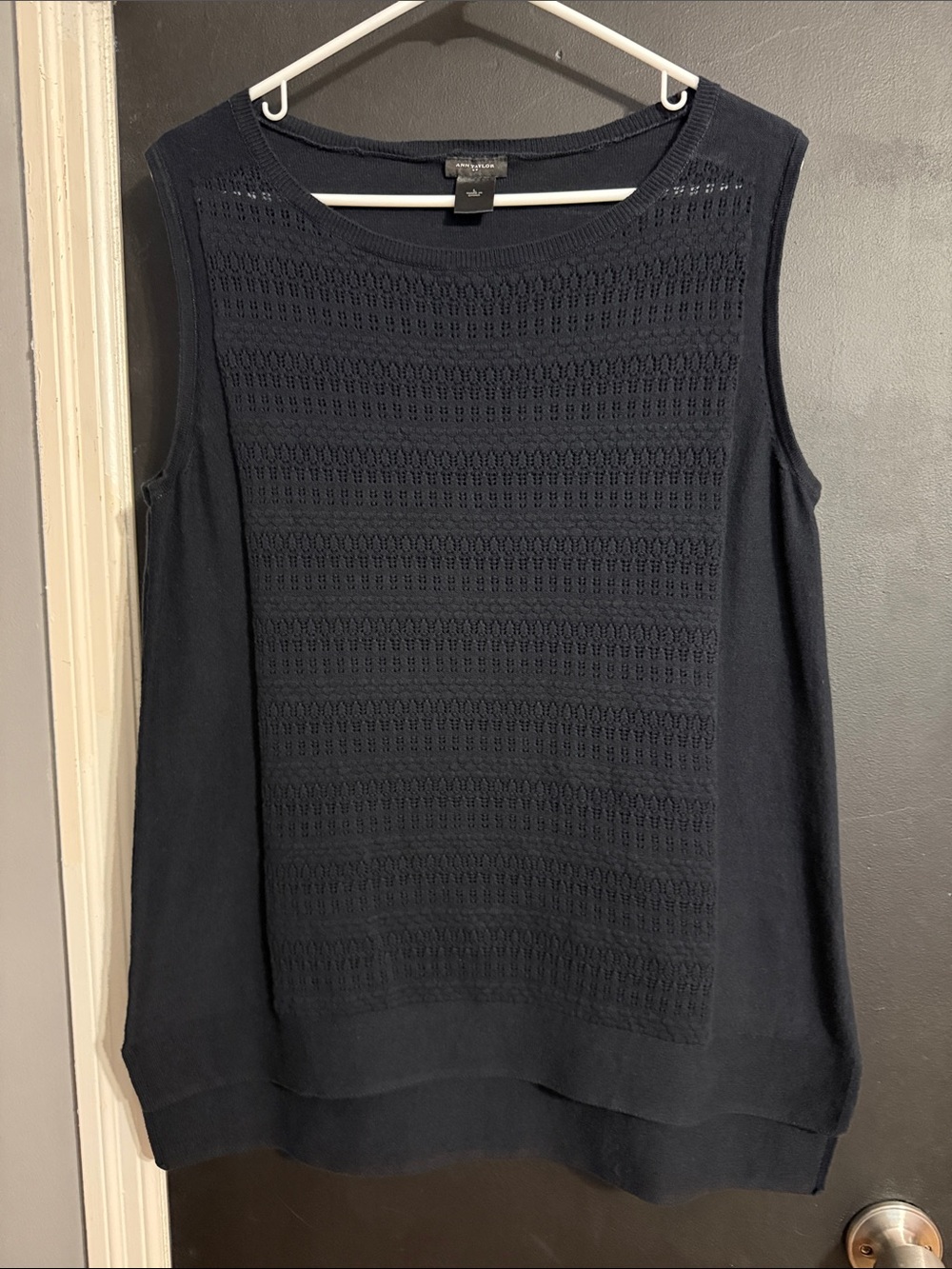 Ann Taylor Open Weave Sleeveless Crewneck Sweater Size: L